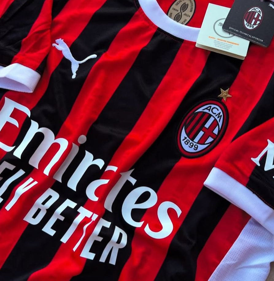 A.C MİLAN 2024-2025 İÇ SAHA FORMASI
