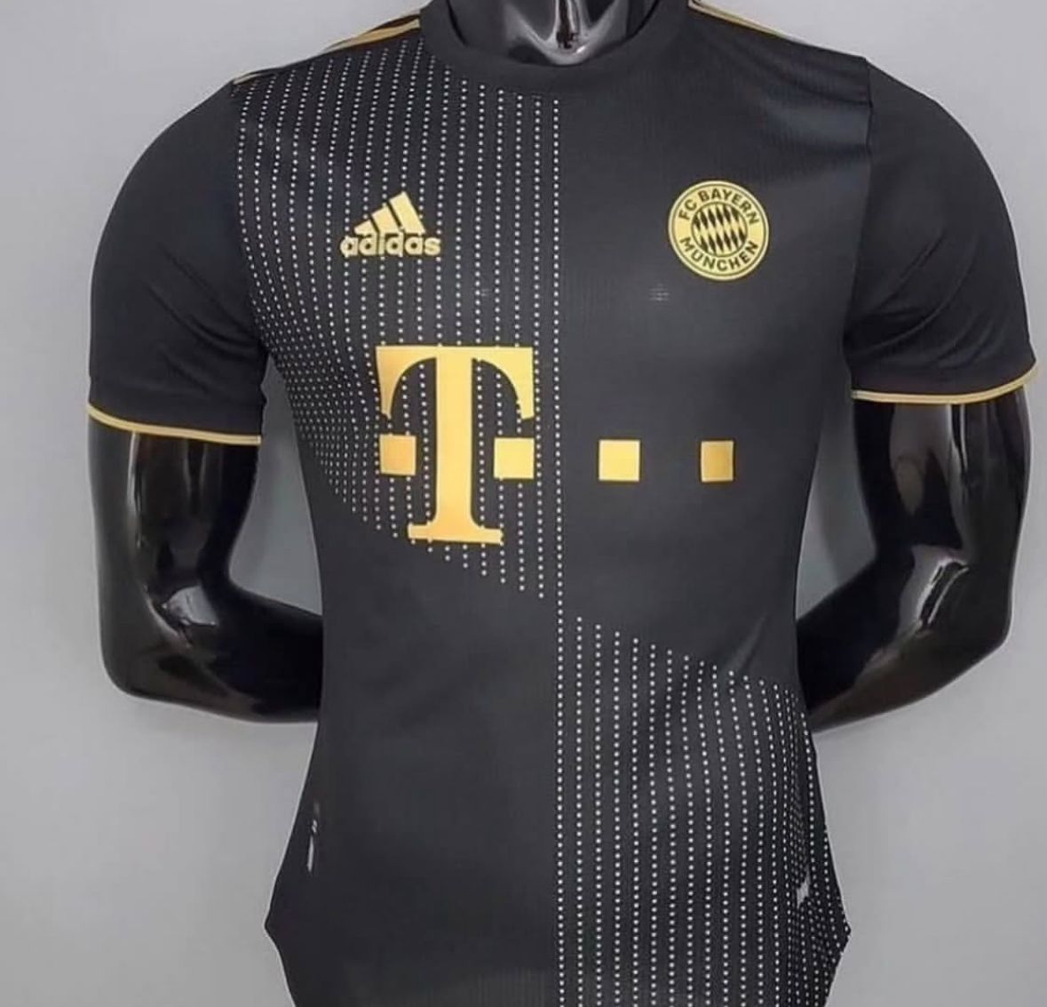 BAYERN MUNİH GOLD SİYAH FORMASI