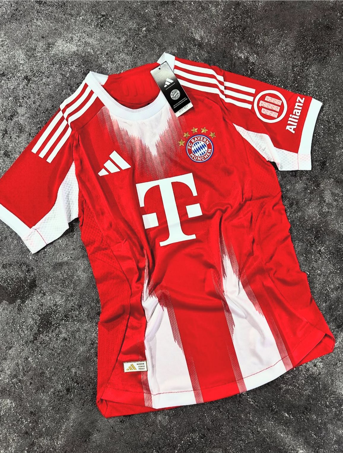 BAYERN 2025-2026 İÇ SAHA FORMASI