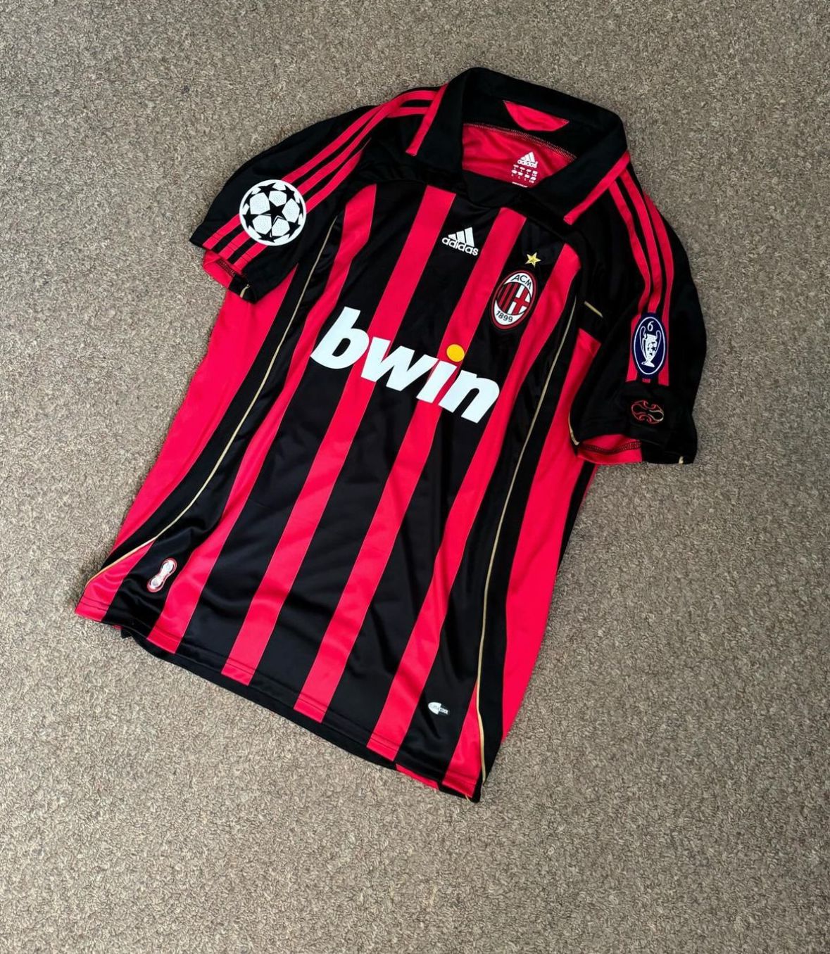 MİLAN 2006-2007 EFSANE İÇ SAHA FORMASI