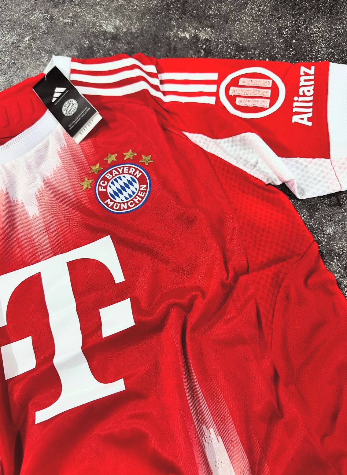 BAYERN 2025-2026 İÇ SAHA FORMASI