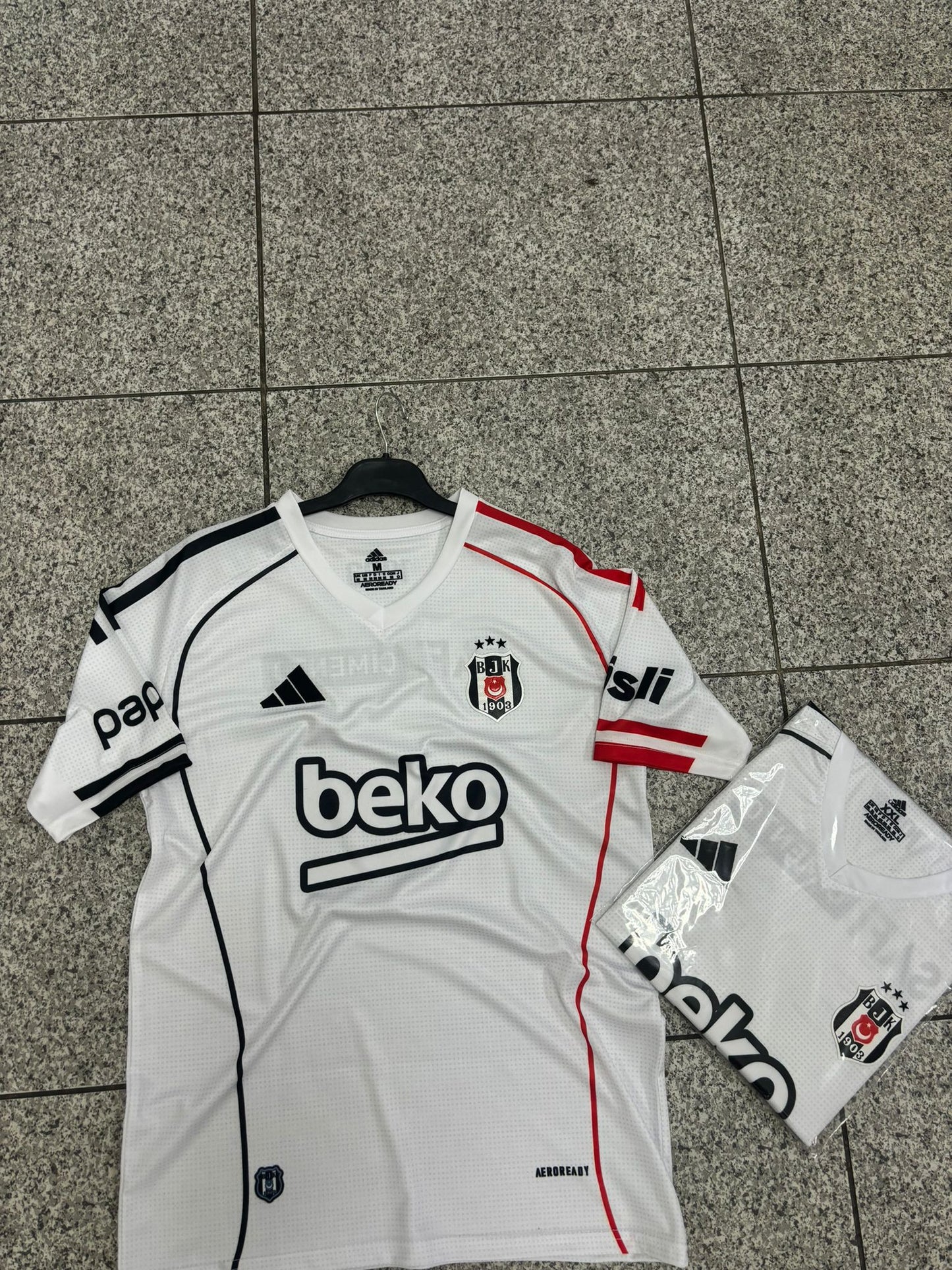 BEŞİKTAŞ 2025-2026 DEPLASMAN BEYAZ ÇOCUK FORMASI ( ŞORT DAHİL )