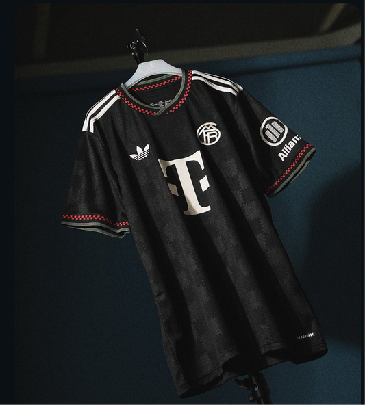 BAYERN 2025-2026 BLACK DEPLASMAN FORMASI