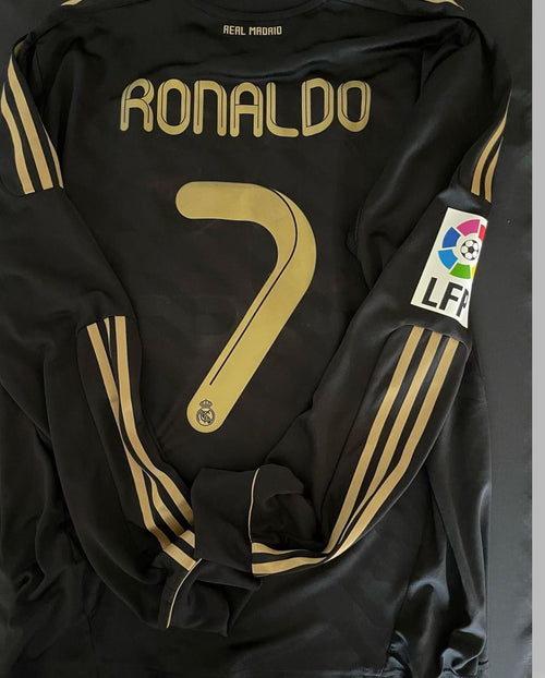 REAL MADRİD 2011-2012 EFSANE SİYAH BWİN FORMASI