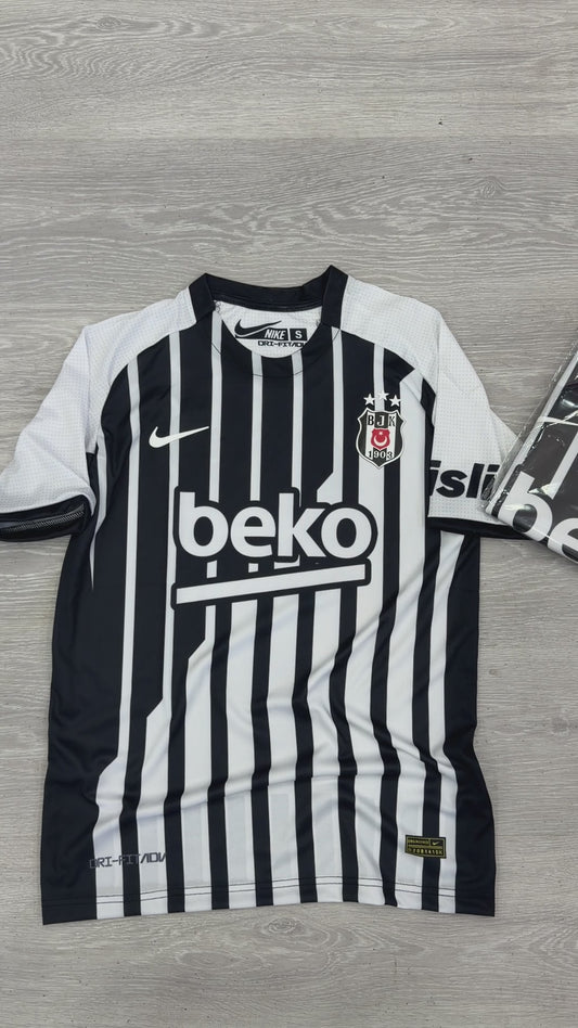 BEŞİKTAŞ 2026-2027 ÇUBUKLU FORMASI